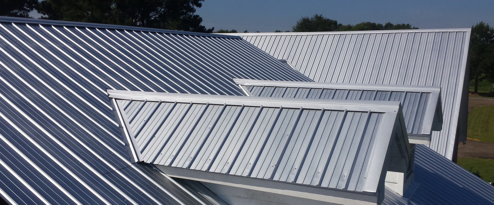What is the best roof to reflect heat?